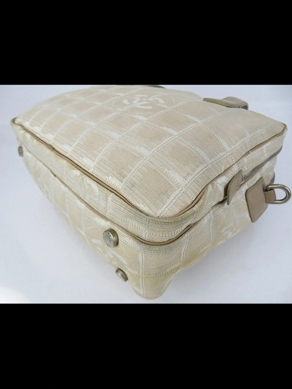 CHANEL Beige Canvas Tote with Signature CC Motif - Picture 9 of 16